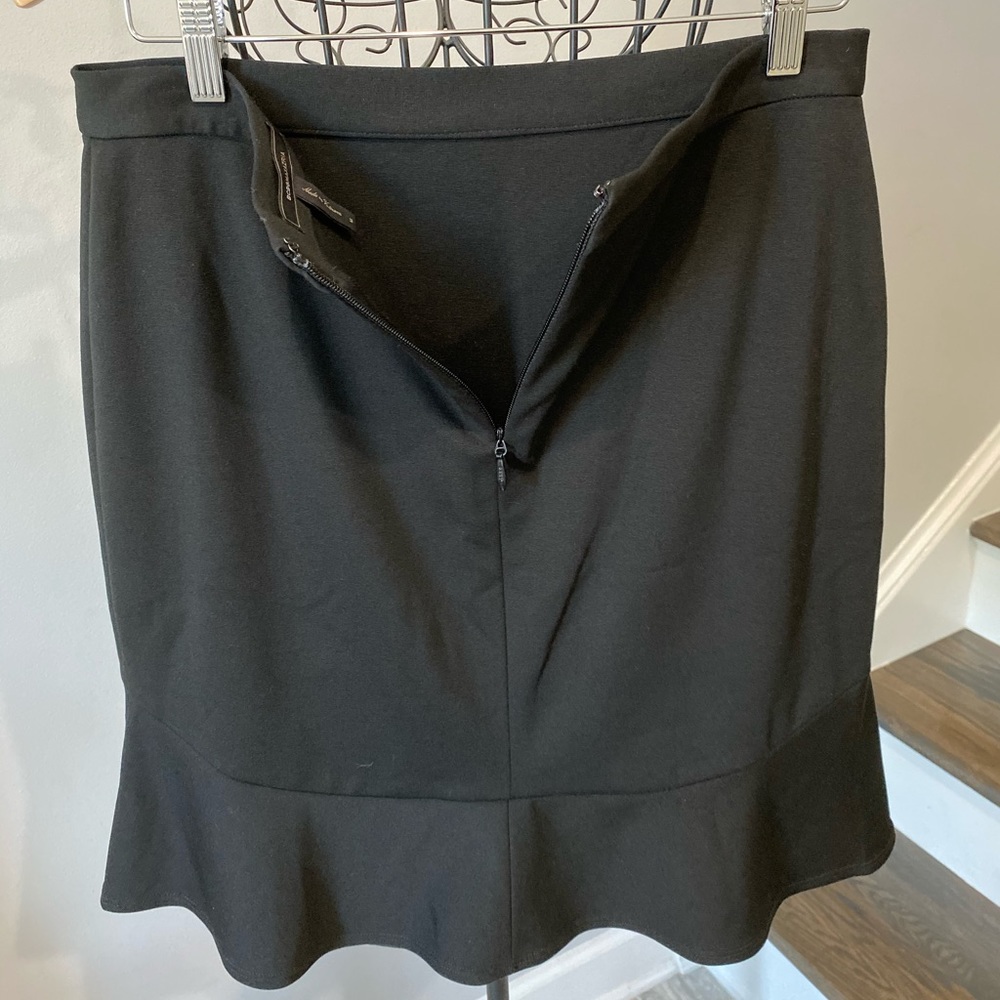 BCBGMAXAZRIA Woman’s Black Skirt Medium - Picture 4 of 5